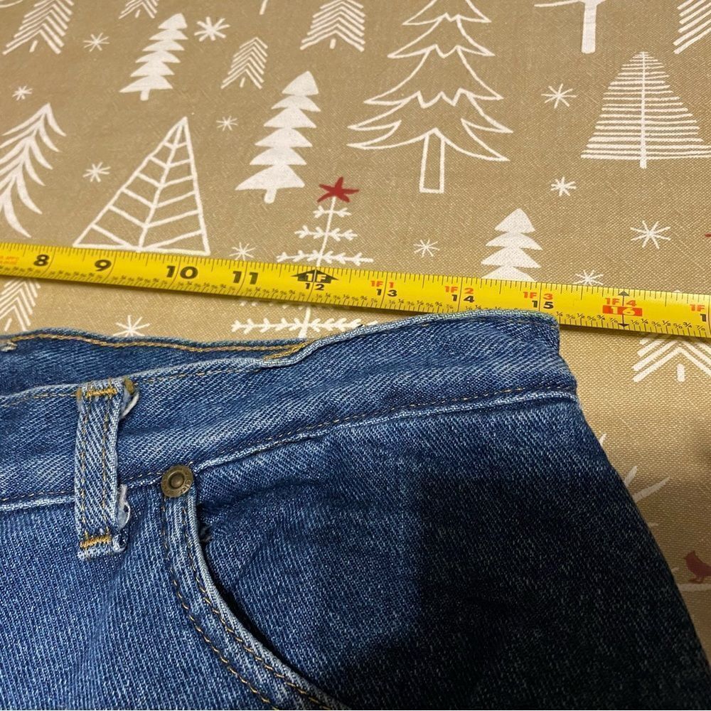 NWT Wrangler Relaxed Fit Womens Insulated Jeans, size 30Wx30L. (J64) - Picture 9 of 11